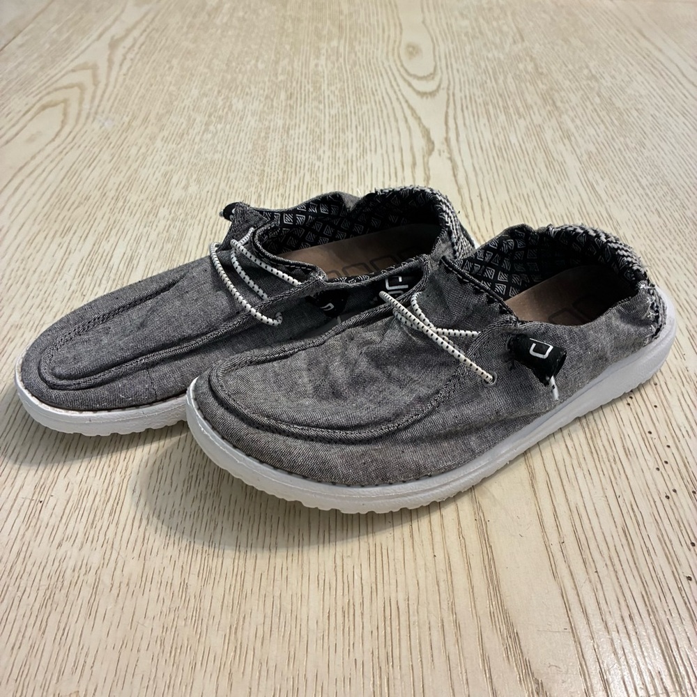 Women’s Hey Dude Wendy Chambray Onyx Loafer Shoes (Black/Grey/White)